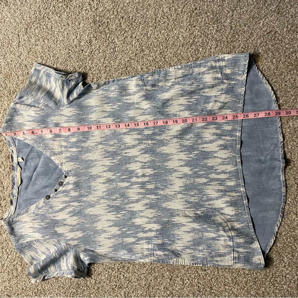 SOFT SURROUNDINGS Patterned Chambray Short Sleeved Shirt With Pockets - Picture 6 of 8